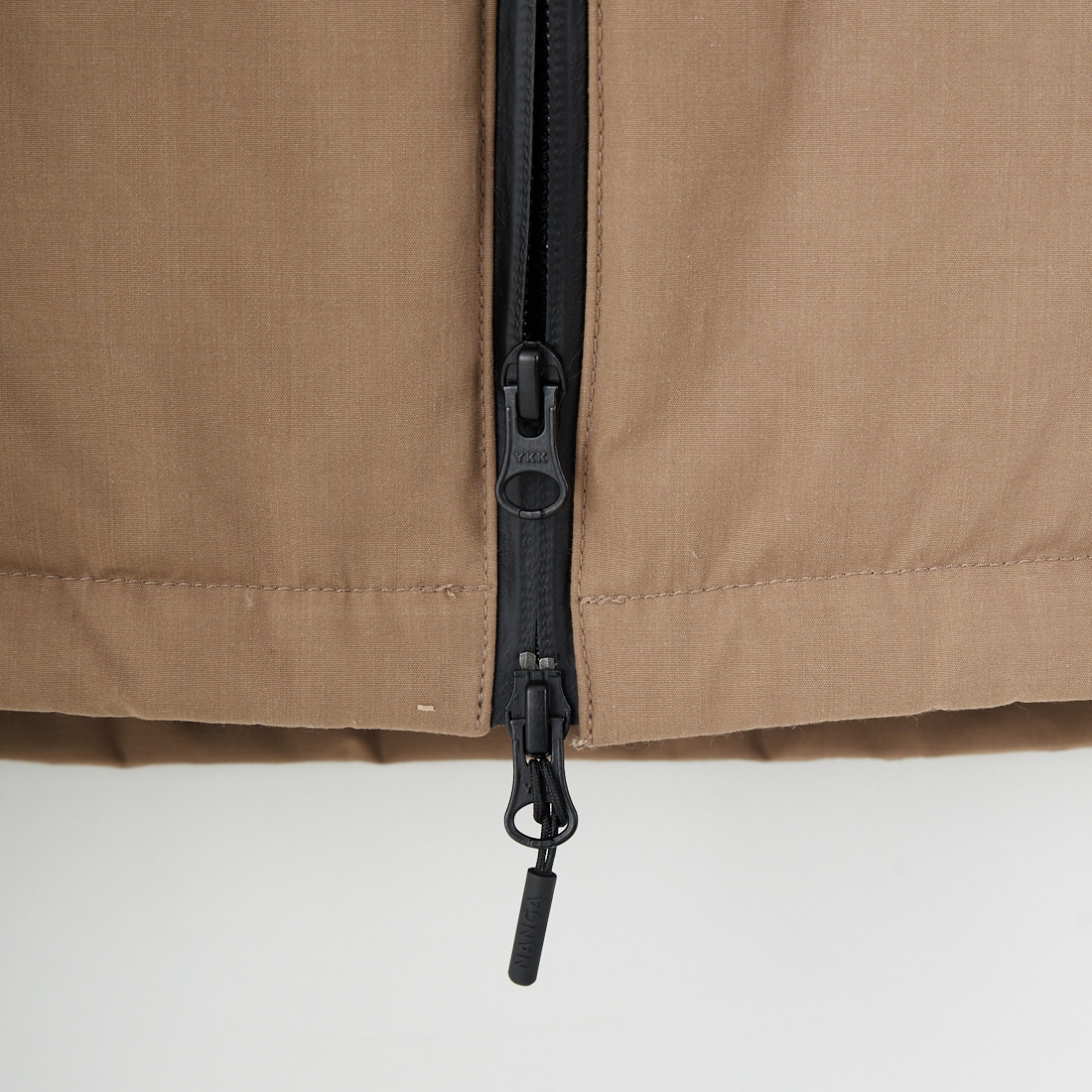 JEANSFACTORY × NANGA [ジーンズファクトリー × ナンガ] 別注 HINOC 難燃タフタダウンジャケット [JMP-254-031-JF] BEIGE