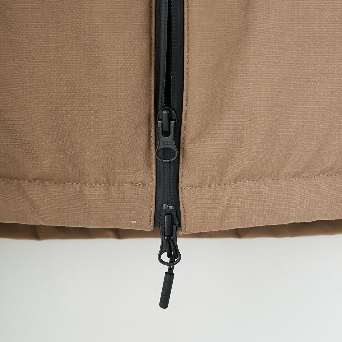 JEANSFACTORY × NANGA [ジーンズファクトリー × ナンガ] 別注 HINOC 難燃タフタダウンジャケット [JMP-254-031-JF] BEIGE