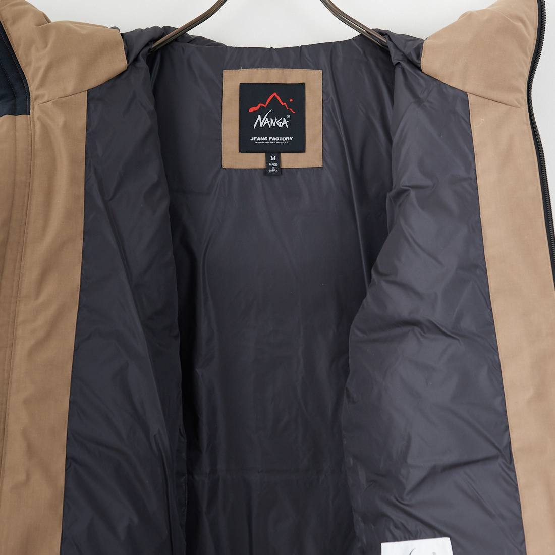 JEANSFACTORY × NANGA [ジーンズファクトリー × ナンガ] 別注 HINOC 難燃タフタダウンジャケット [JMP-254-031-JF] BEIGE