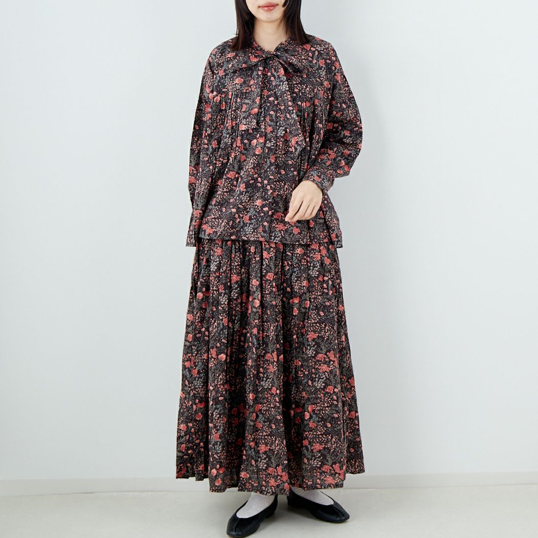 soil [ソイル] キャンブリック フラワープリントタイギャザーフライフロントシャツ [NSL25592] 9850 OFF.B &&モデル身長：162cm 着用サイズ：1&&