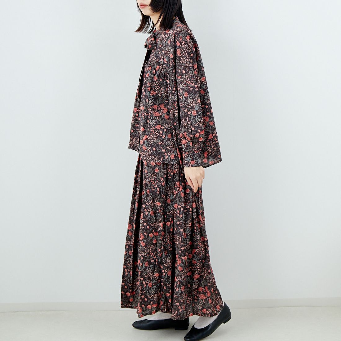 soil [ソイル] キャンブリック フラワープリントタイギャザーフライフロントシャツ [NSL25592] 9850 OFF.B &&モデル身長：162cm 着用サイズ：1&&