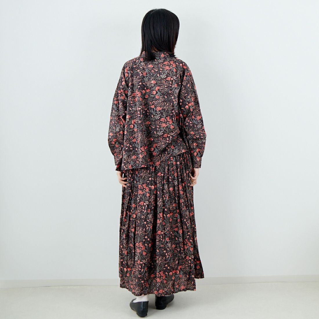 soil [ソイル] キャンブリック フラワープリントタイギャザーフライフロントシャツ [NSL25592] 9850 OFF.B &&モデル身長：162cm 着用サイズ：1&&