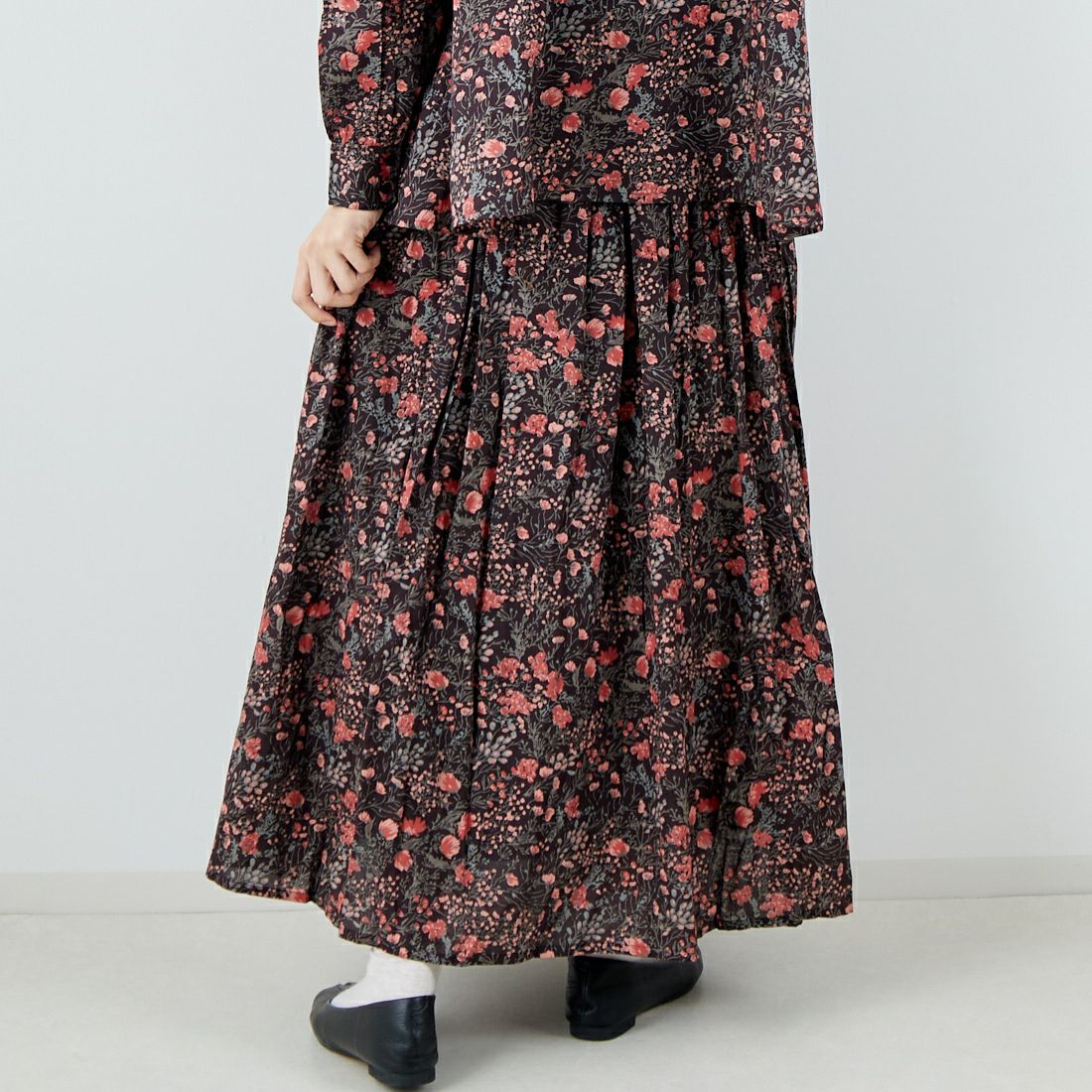 soil [ソイル] キャンブリック フラワープリントギャザースカート [NSL25595] 9850 OFF.B &&モデル身長：162cm 着用サイズ：2&&