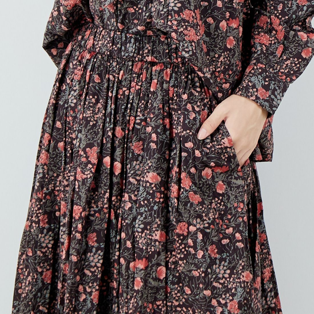 soil [ソイル] キャンブリック フラワープリントギャザースカート [NSL25595] 9850 OFF.B &&モデル身長：162cm 着用サイズ：2&&