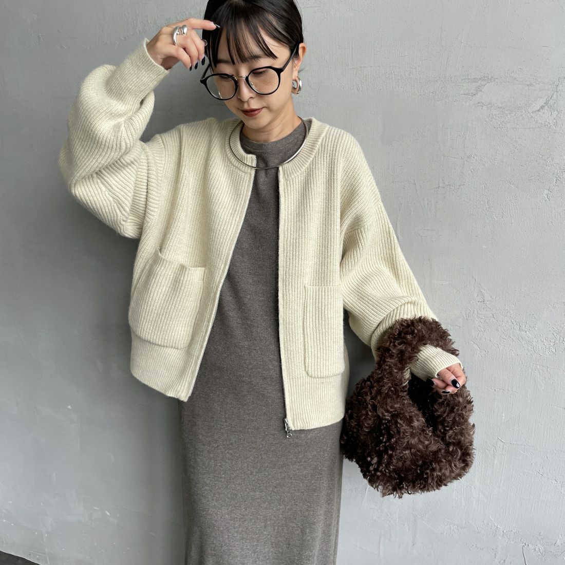Maison de L'allure [メゾン ドゥ ラリュール] ダブルジップニットブルゾン [M25131041] 22 BEIGE &&モデル身長：150cm 着用サイズ：F&&