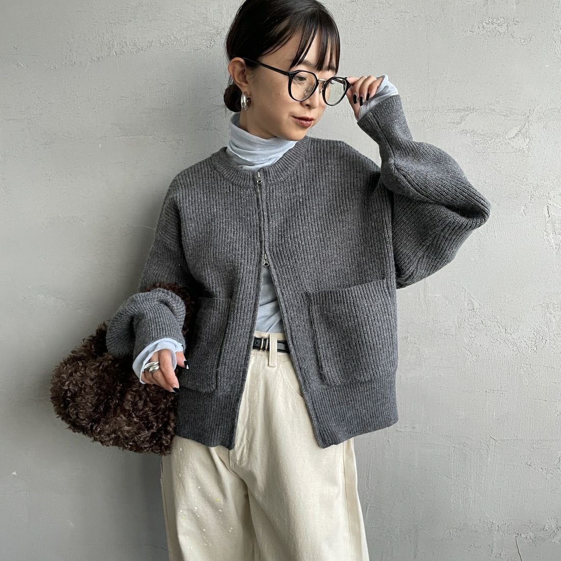 Maison de L'allure [メゾン ドゥ ラリュール] ダブルジップニットブルゾン [M25131041] 08 CHARCOA &&モデル身長：150cm 着用サイズ：F&&