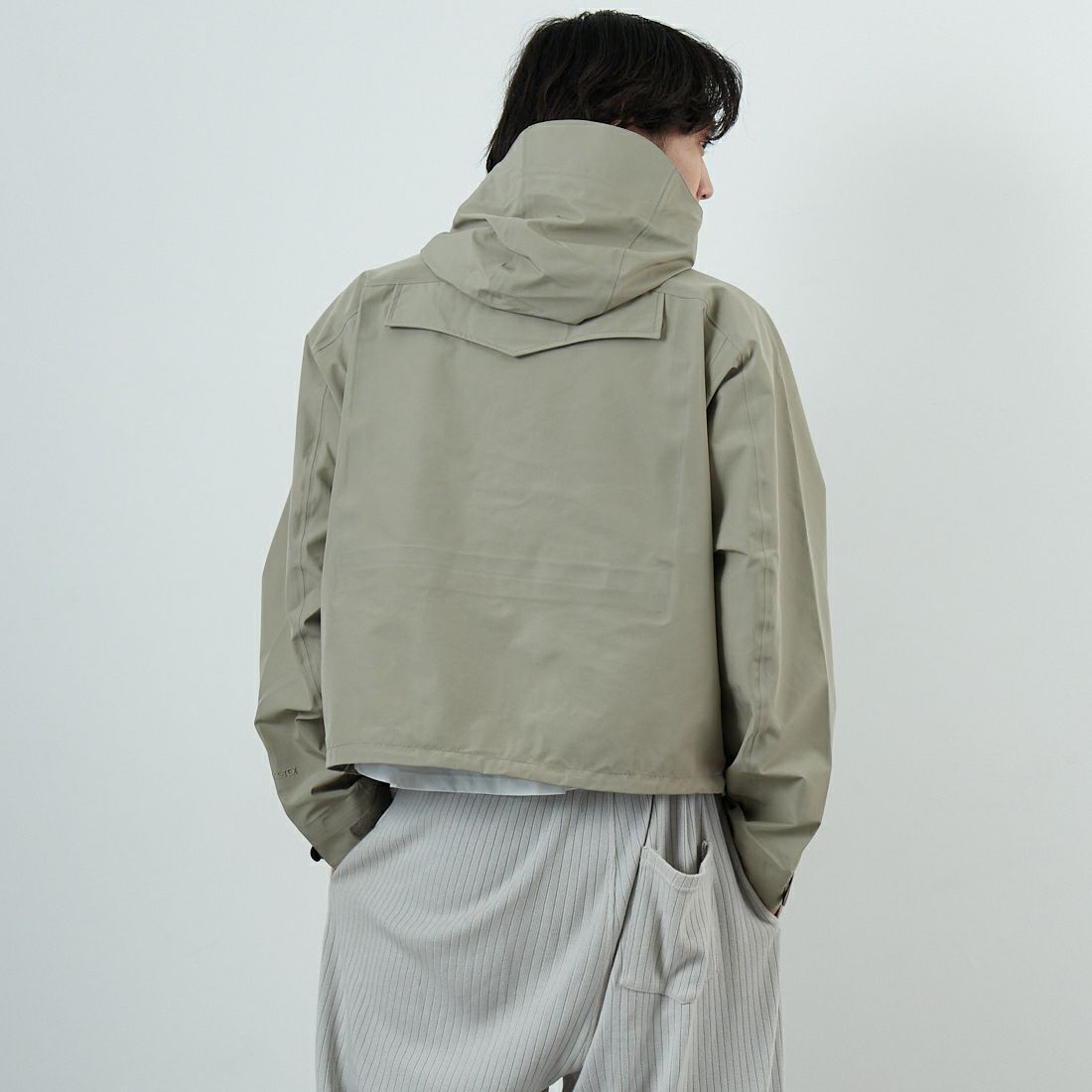 WOOLRICH [ウールリッチ] ゴアテックス 3レイヤーフィッシングジャケット [WJOU2000] OLIVE &&モデル身長：179cm 着用サイズ：M&&