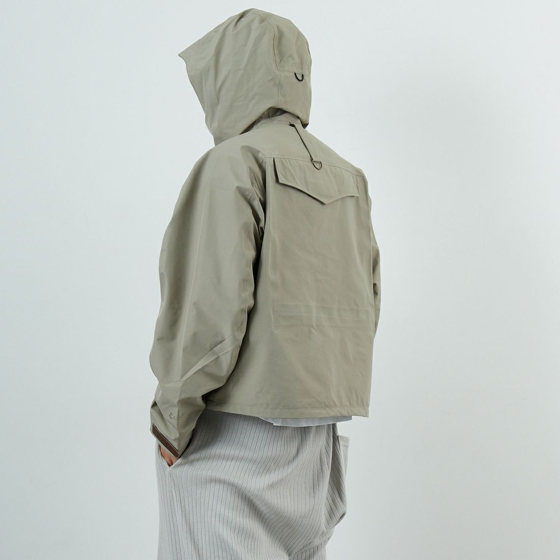 WOOLRICH [ウールリッチ] ゴアテックス 3レイヤーフィッシングジャケット [WJOU2000] OLIVE &&モデル身長：179cm 着用サイズ：M&&