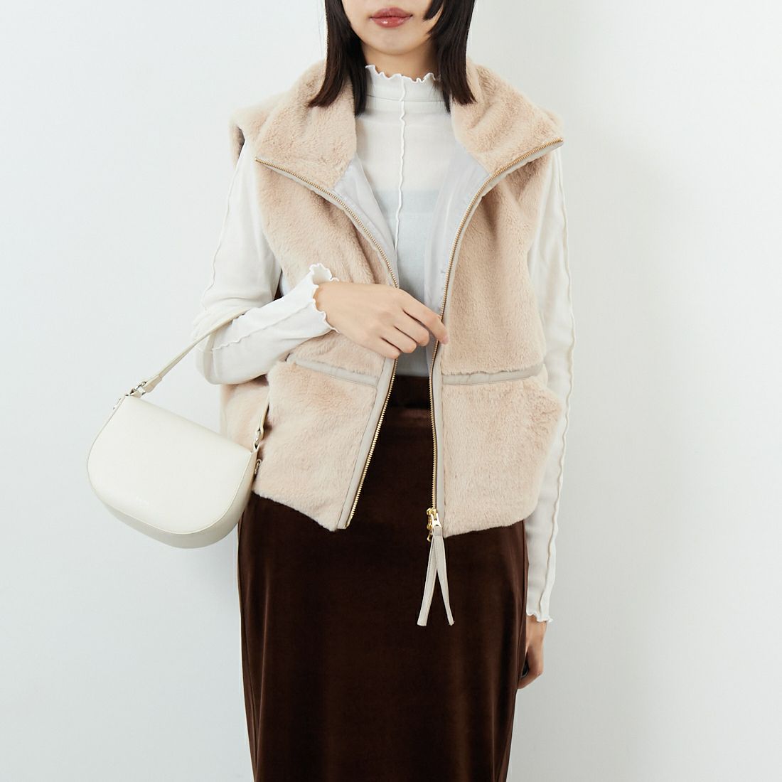 KHA:KI [カーキ] スタンドカラーファーベスト [MIL25FJK3228] BEIGE &&モデル身長：162cm 着用サイズ：1&&