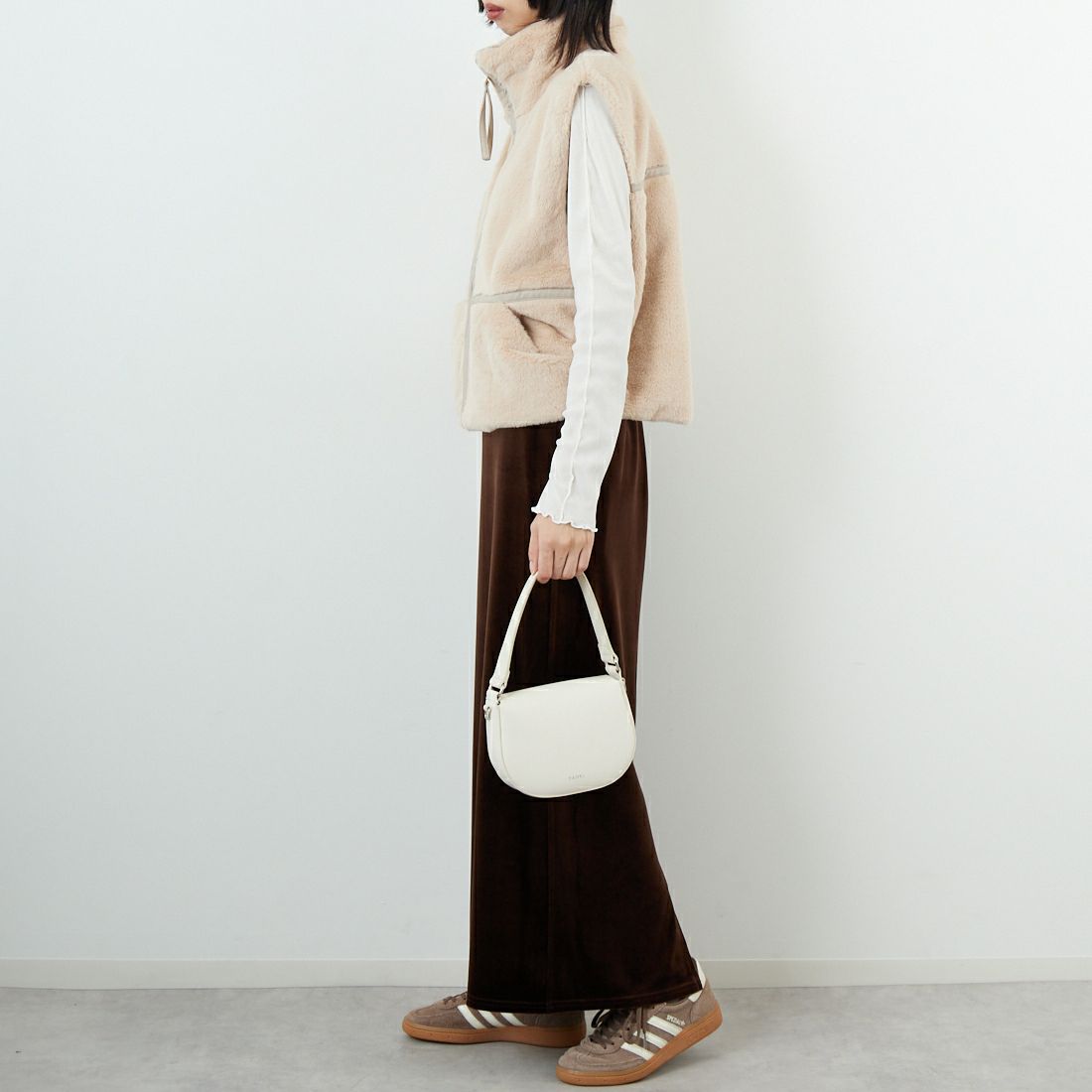 KHA:KI [カーキ] スタンドカラーファーベスト [MIL25FJK3228] BEIGE &&モデル身長：162cm 着用サイズ：1&&