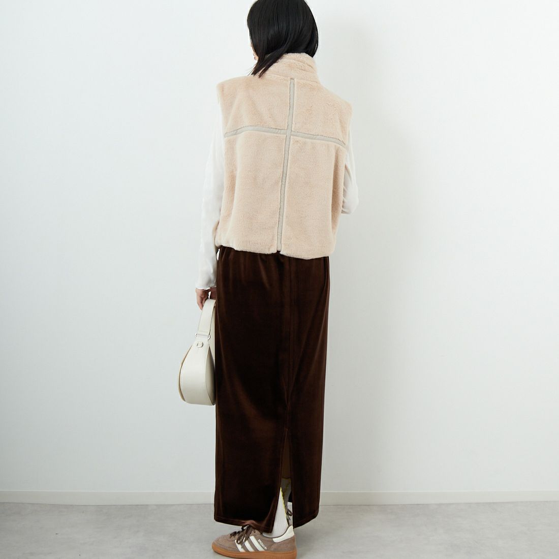 KHA:KI [カーキ] スタンドカラーファーベスト [MIL25FJK3228] BEIGE &&モデル身長：162cm 着用サイズ：1&&