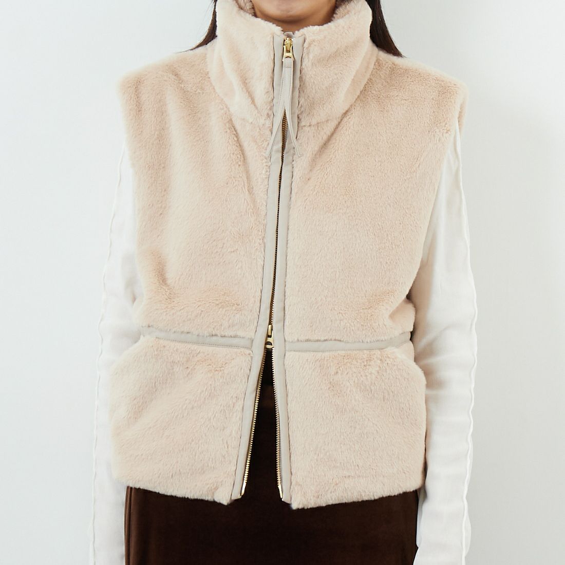 KHA:KI [カーキ] スタンドカラーファーベスト [MIL25FJK3228] BEIGE &&モデル身長：162cm 着用サイズ：1&&