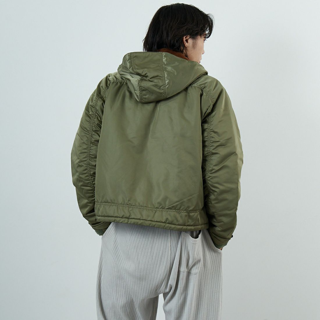 WOOLRICH [ウールリッチ] ハイカウントサテン フィッシングジャケット タイプ2 [WJOU2018] OLIVE &&モデル身長：179cm 着用サイズ：M&&