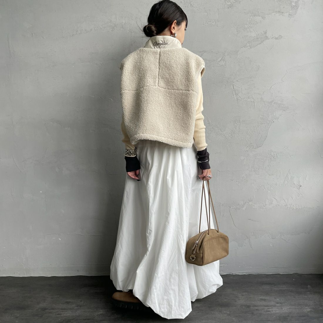 Gymphlex [ジムフレックス] コージーライトボア ショートベスト [GY-A0568BOL] OYSTER WHT &&モデル身長：150cm 着用サイズ：14&&