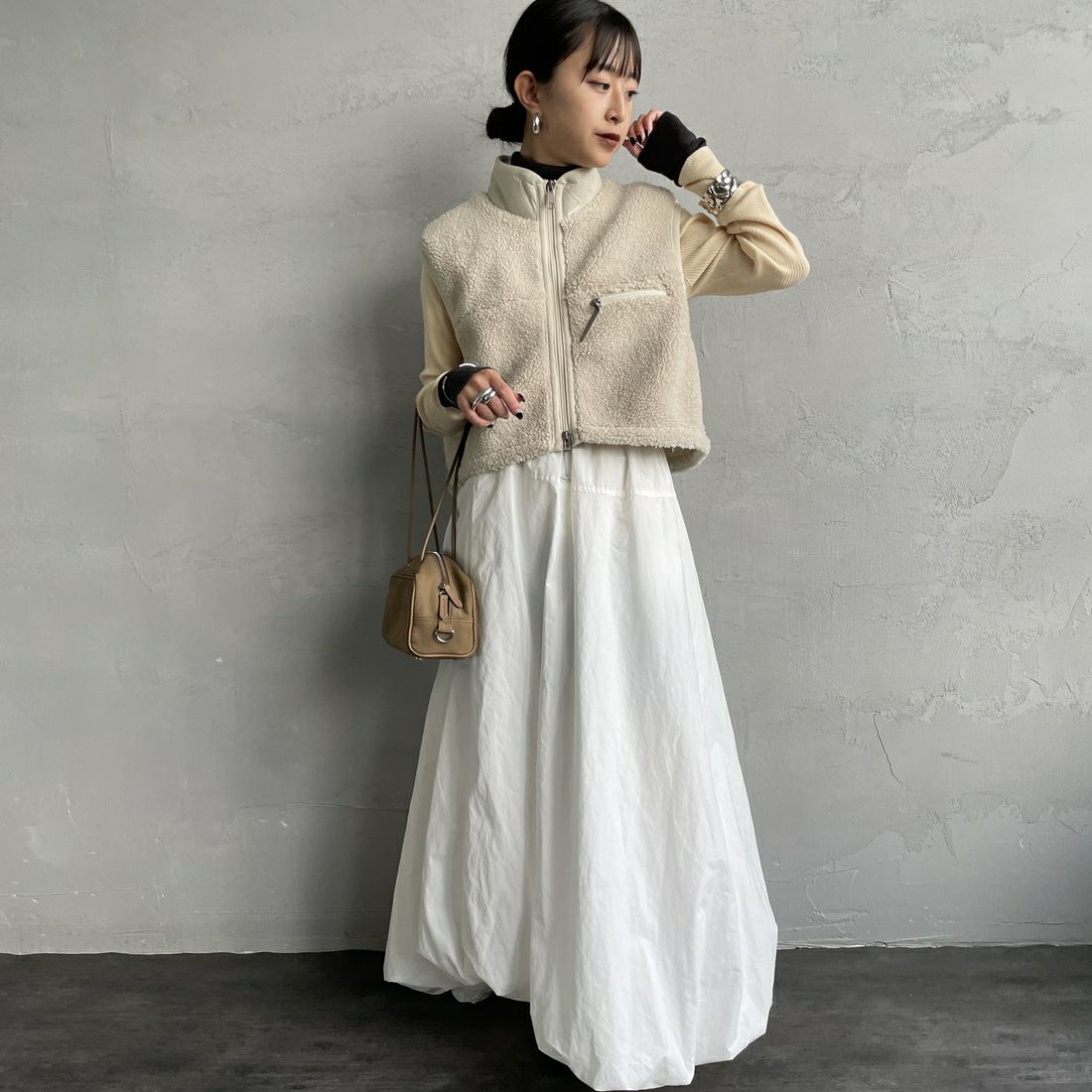 Gymphlex [ジムフレックス] コージーライトボア ショートベスト [GY-A0568BOL] OYSTER WHT &&モデル身長：150cm 着用サイズ：14&&