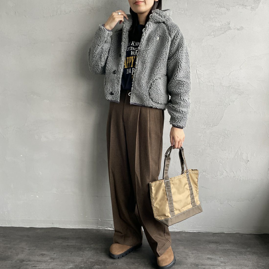 Gymphlex [ジムフレックス] ボアフードショートジャケット [GY-A0725BOA] DK.H.GREY &&モデル身長：160cm 着用サイズ：14&&