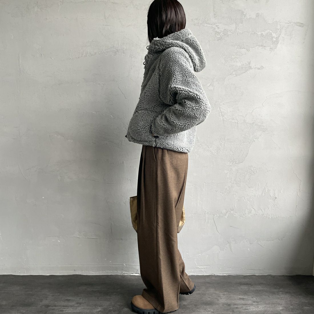 Gymphlex [ジムフレックス] ボアフードショートジャケット [GY-A0725BOA] DK.H.GREY &&モデル身長：160cm 着用サイズ：14&&