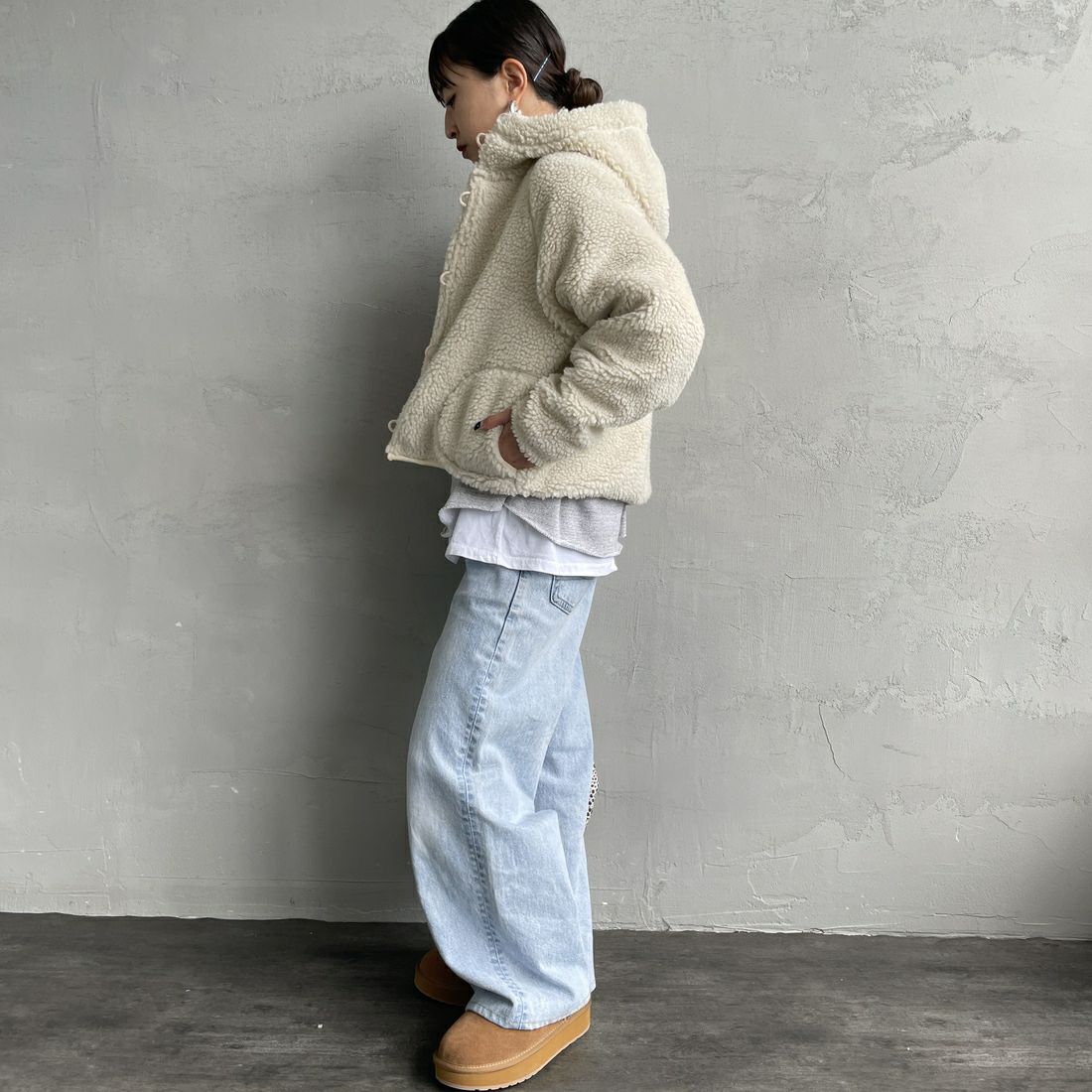 Gymphlex [ジムフレックス] ボアフードショートジャケット [GY-A0725BOA] OYSTER WHT &&モデル身長：150cm 着用サイズ：14&&