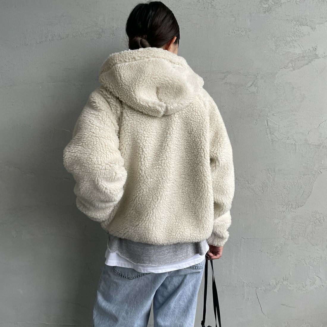 Gymphlex [ジムフレックス] ボアフードショートジャケット [GY-A0725BOA] OYSTER WHT &&モデル身長：150cm 着用サイズ：14&&