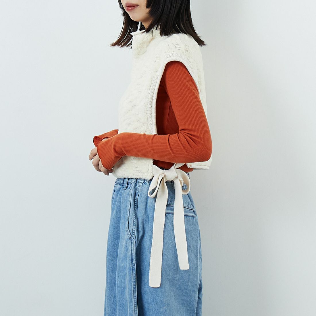 UNFIL [アンフィル] ランダムウール&ウーレンコットン ハイネックベスト [WVFL-UW122] OFF WHITE &&モデル身長：162cm 着用サイズ：1&&