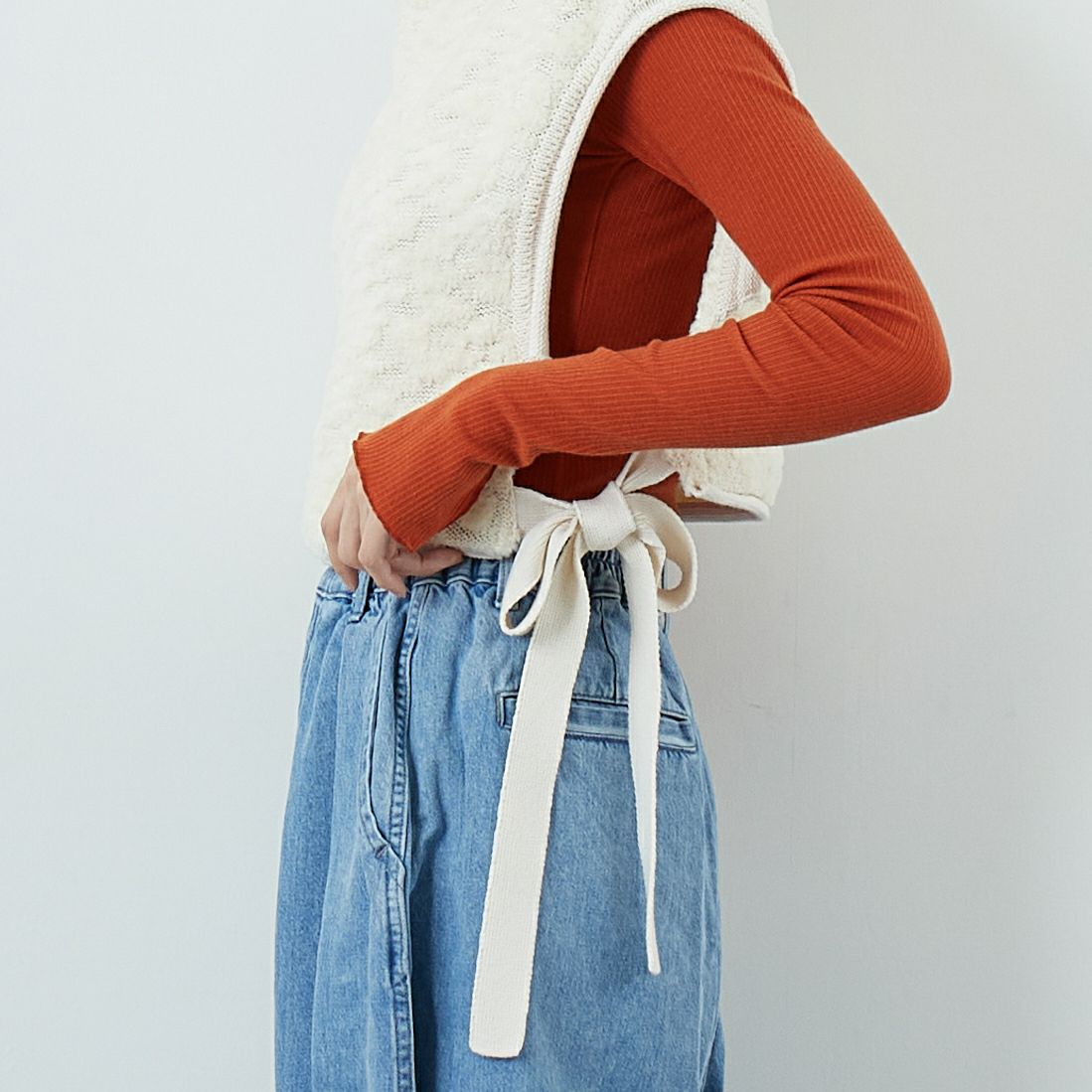 UNFIL [アンフィル] ランダムウール&ウーレンコットン ハイネックベスト [WVFL-UW122] OFF WHITE &&モデル身長：162cm 着用サイズ：1&&