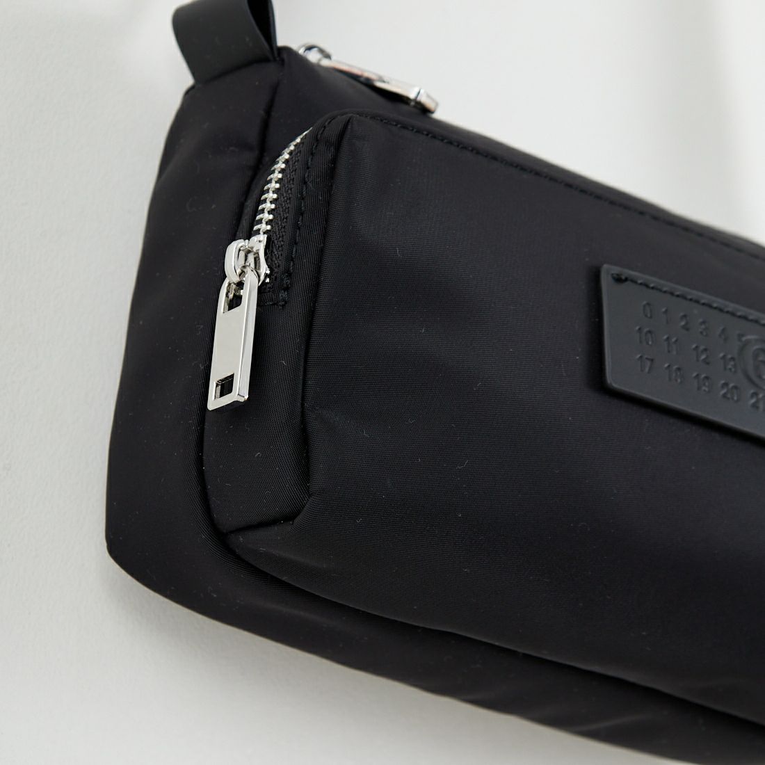 MM6 Maison Margiela [エムエムシックス メゾン マルジェラ] ナイロンショルダーバッグ [SB5WG0023-P8504] T8013 BLAC