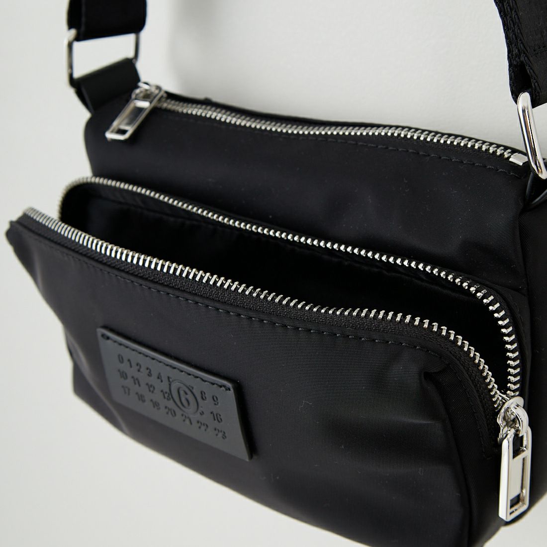MM6 Maison Margiela [エムエムシックス メゾン マルジェラ] ナイロンショルダーバッグ [SB5WG0023-P8504] T8013 BLAC