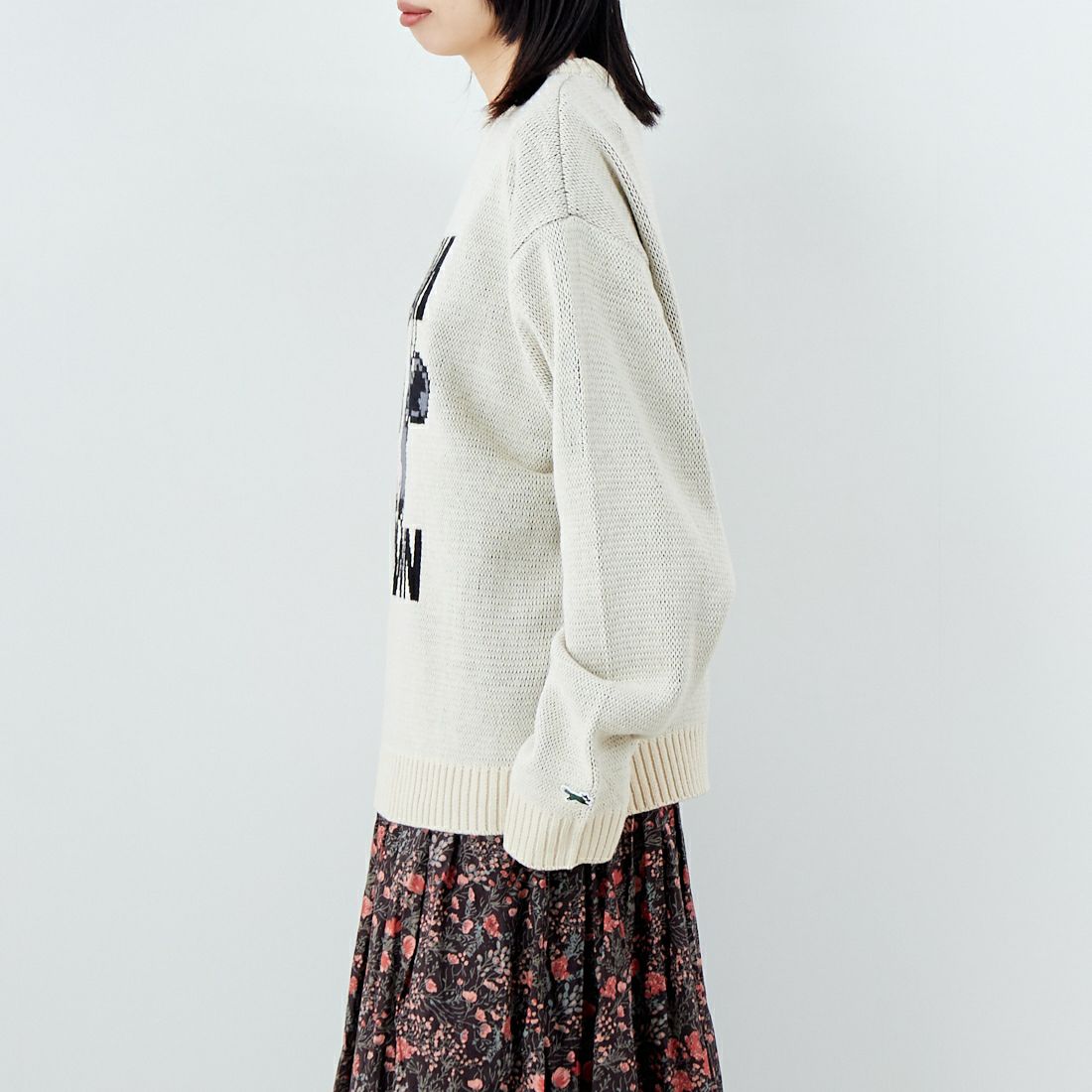 THE FOX [ザフォックス] 別注 アニマル柄クルーネックジャガードニット [JFL25AW-09-JF] NATURAL &&モデル身長：162cm 着用サイズ：S&&