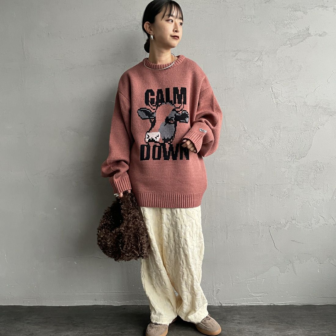 THE FOX [ザフォックス] 別注 アニマル柄クルーネックジャガードニット [JFL25AW-09-JF] PINK &&モデル身長：150cm 着用サイズ：S&&