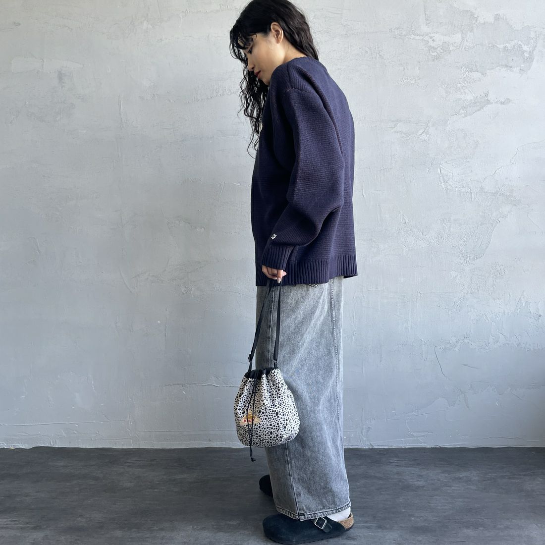 THE FOX [ザフォックス] 別注 アニマル柄クルーネックジャガードニット [JFL25AW-09-JF] NAVY &&モデル身長：162cm 着用サイズ：S&&