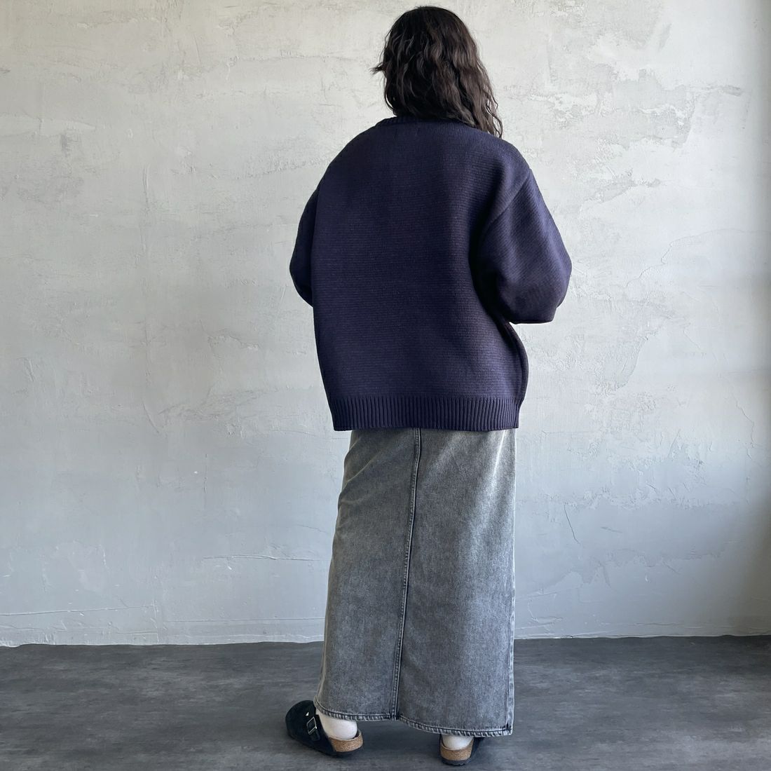 THE FOX [ザフォックス] 別注 アニマル柄クルーネックジャガードニット [JFL25AW-09-JF] NAVY &&モデル身長：162cm 着用サイズ：S&&