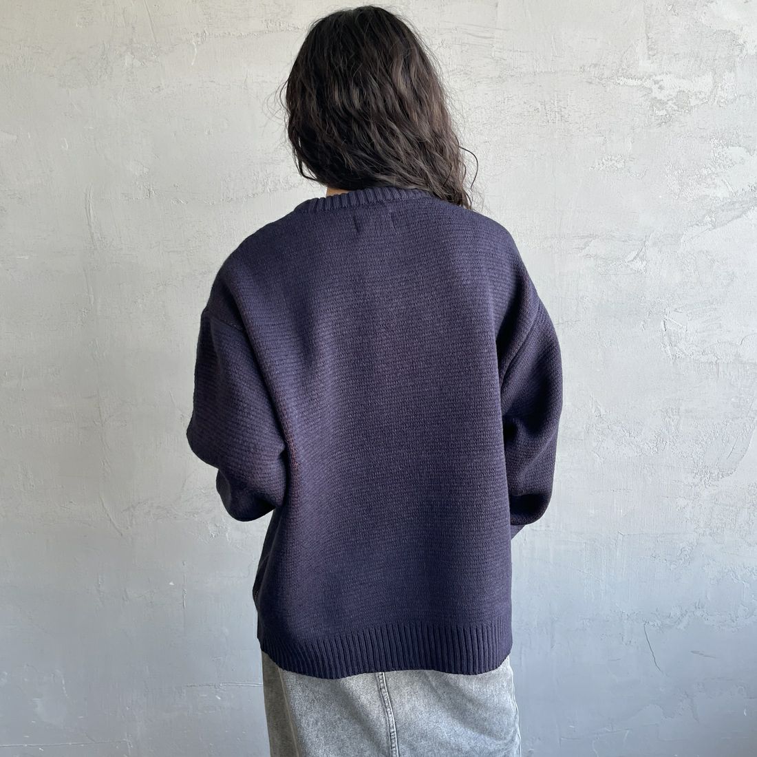 THE FOX [ザフォックス] 別注 アニマル柄クルーネックジャガードニット [JFL25AW-09-JF] NAVY &&モデル身長：162cm 着用サイズ：S&&