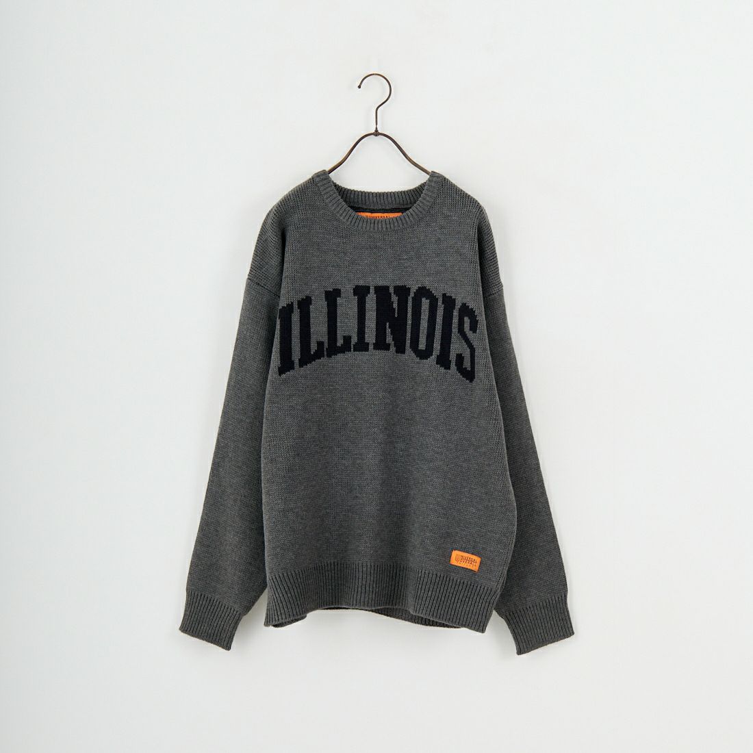 UNIVERSAL OVERALL [ユニバーサルオーバーオール] 別注 カレッジロゴニットセーター [U2533301IN-JF] CHARCOAL