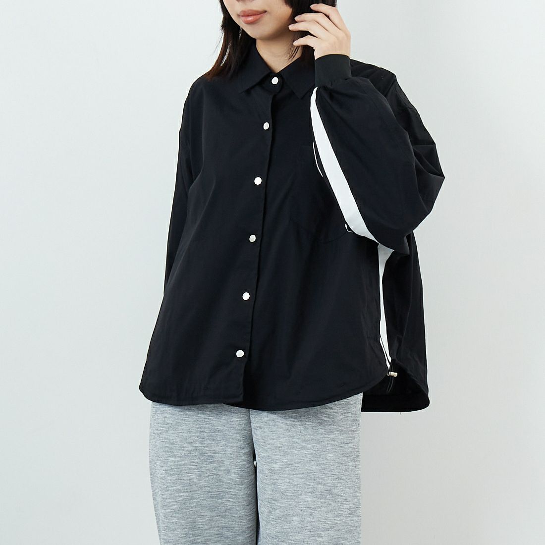 DIGNITE COLLIER [ディニテコリエ] サイドライン シャツブルゾン [80256120] 004 ﾌﾞﾗｯｸ &&モデル身長：162cm 着用サイズ：F&&