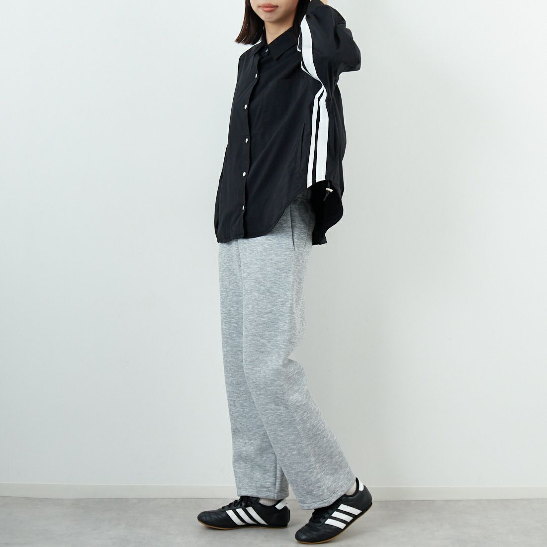 DIGNITE COLLIER [ディニテコリエ] サイドライン シャツブルゾン [80256120] 004 ﾌﾞﾗｯｸ &&モデル身長：162cm 着用サイズ：F&&