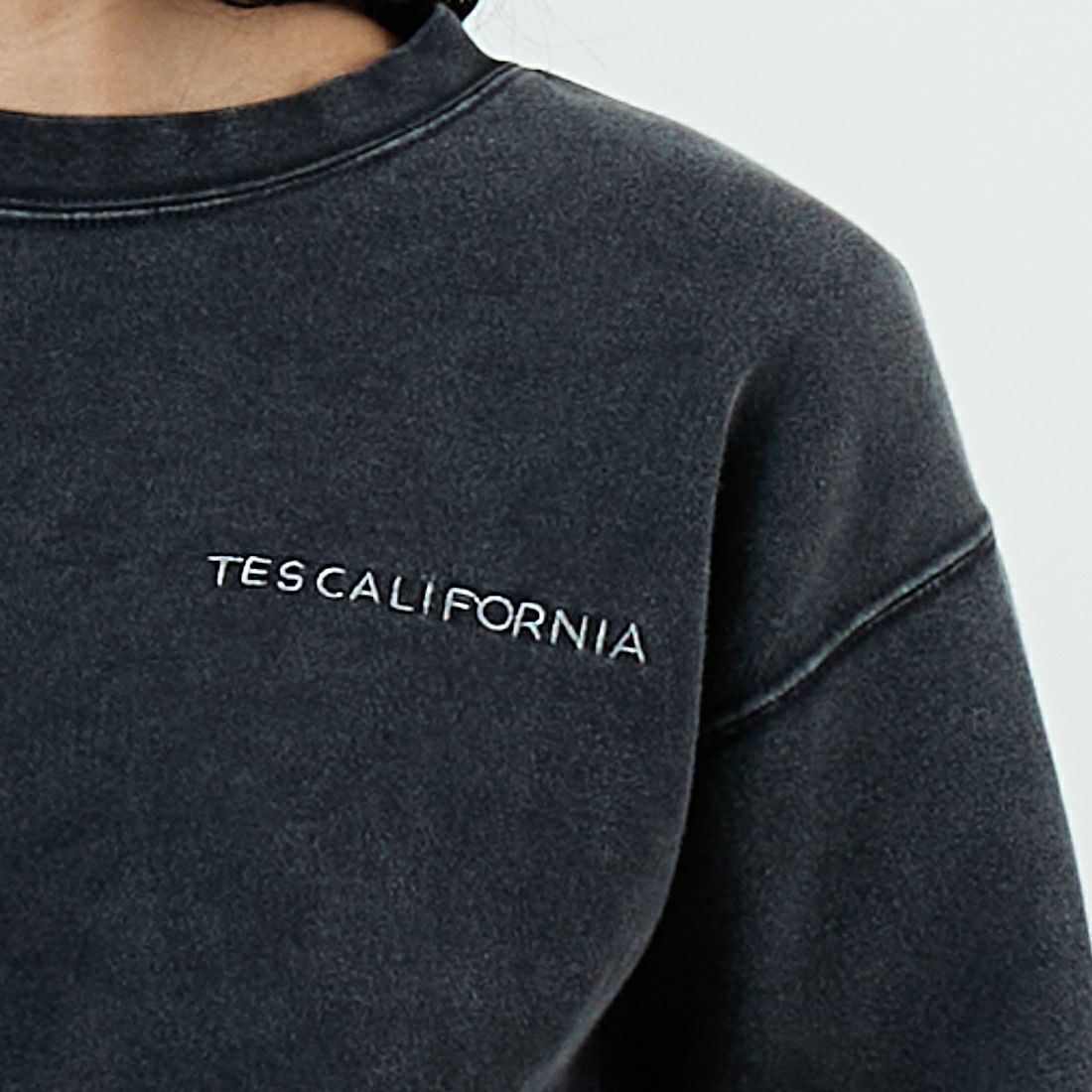 The Endless Summer [エンドレスサマー] バンダナ刺繍 ピグメントビッグスウェット [C-25774304] 01 BLACK &&モデル身長：162cm 着用サイズ：S&&