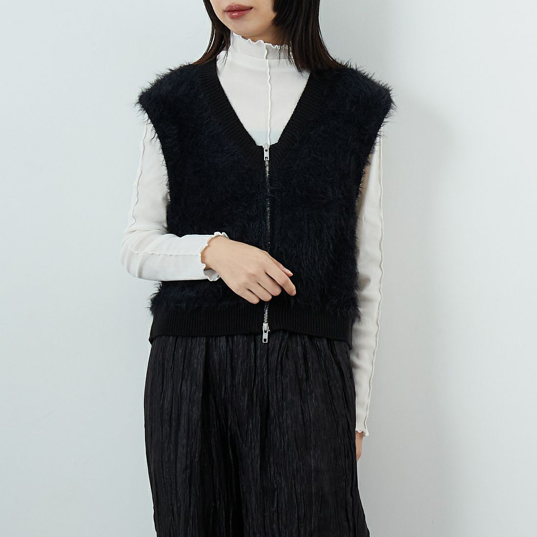 &g'aime [アンジェム] シャギーWジップベスト [986-67016] ﾌﾞﾗｯｸ &&モデル身長：162cm 着用サイズ：F&&