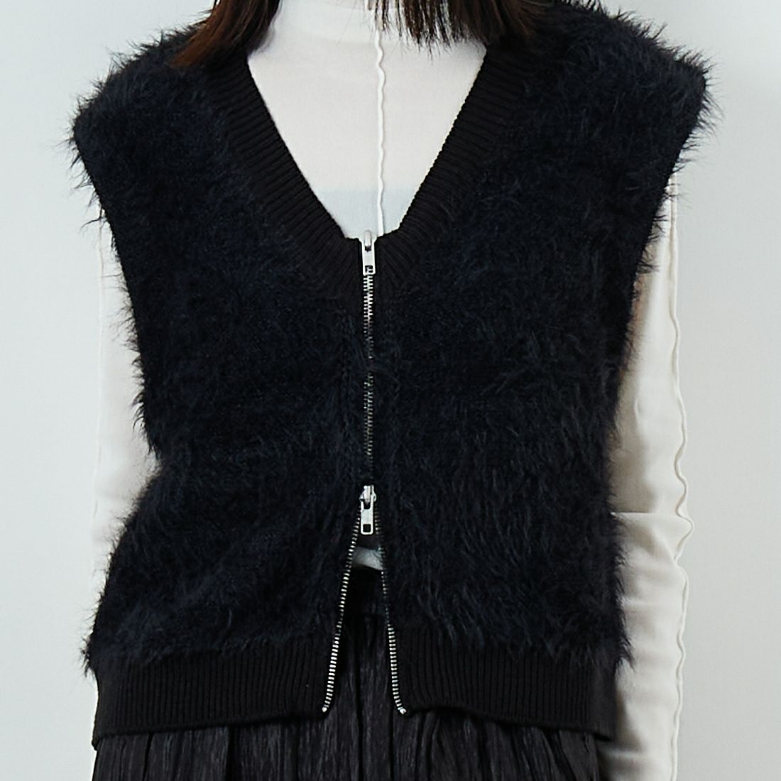 &g'aime [アンジェム] シャギーWジップベスト [986-67016] ﾌﾞﾗｯｸ &&モデル身長：162cm 着用サイズ：F&&