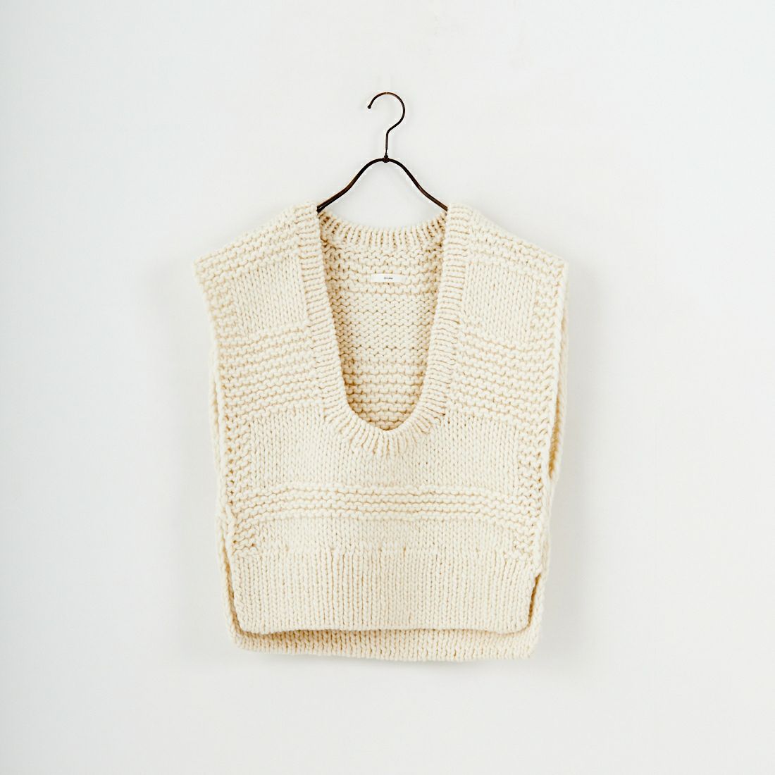 anuke アンヌーク Uネック ハンドニットベスト anuke [アンヌーク] Uネックハンドニットベスト [62520510]｜ジーンズ