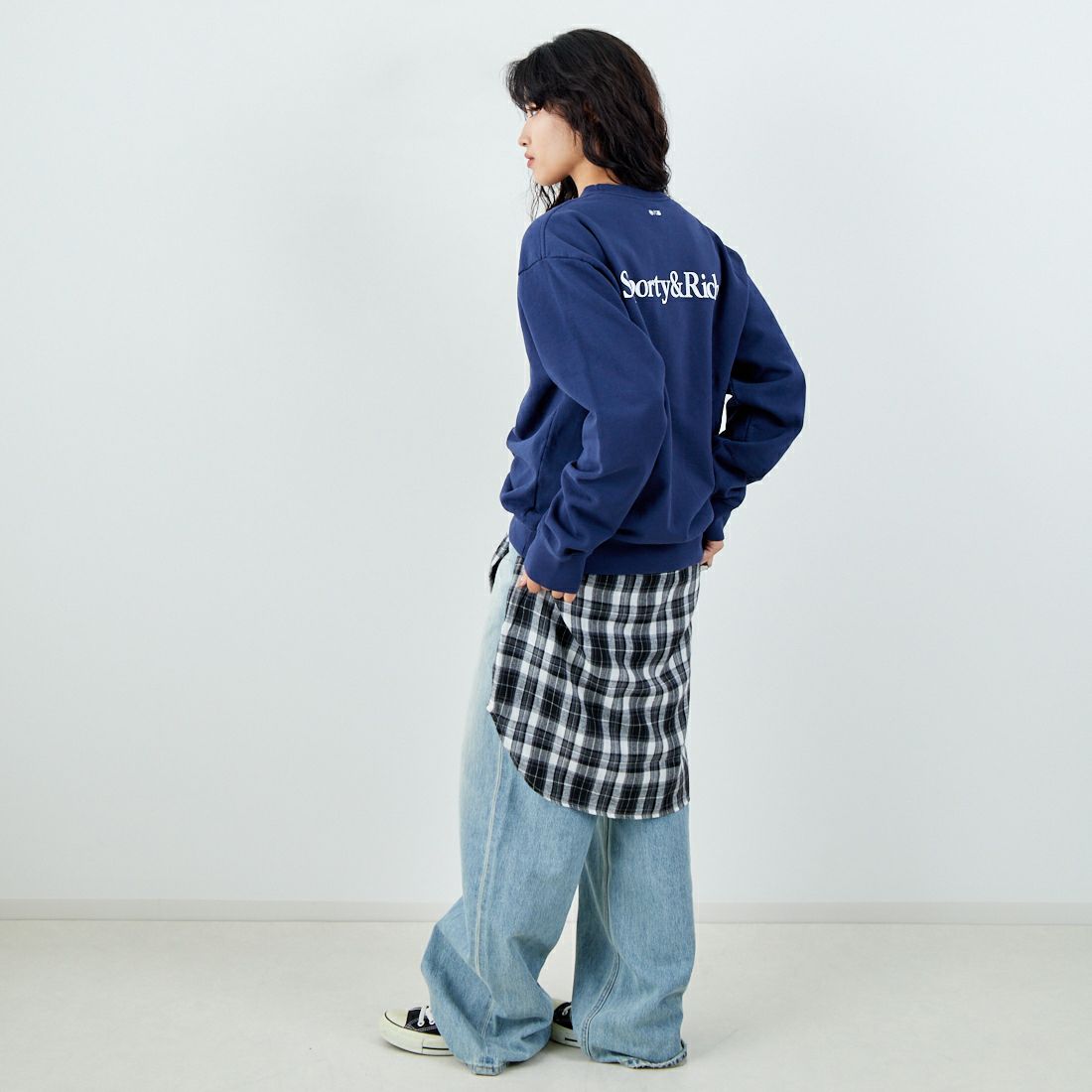 Sporty&Rich [スポーティアンドリッチ] NY セリフロゴクルーネックスウェット [ST071623631] DK.NAVY &&モデル身長：162cm 着用サイズ：S&&