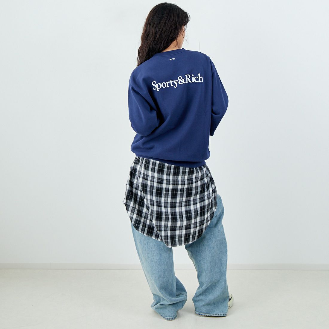 Sporty&Rich [スポーティアンドリッチ] NY セリフロゴクルーネックスウェット [ST071623631] DK.NAVY &&モデル身長：162cm 着用サイズ：S&&
