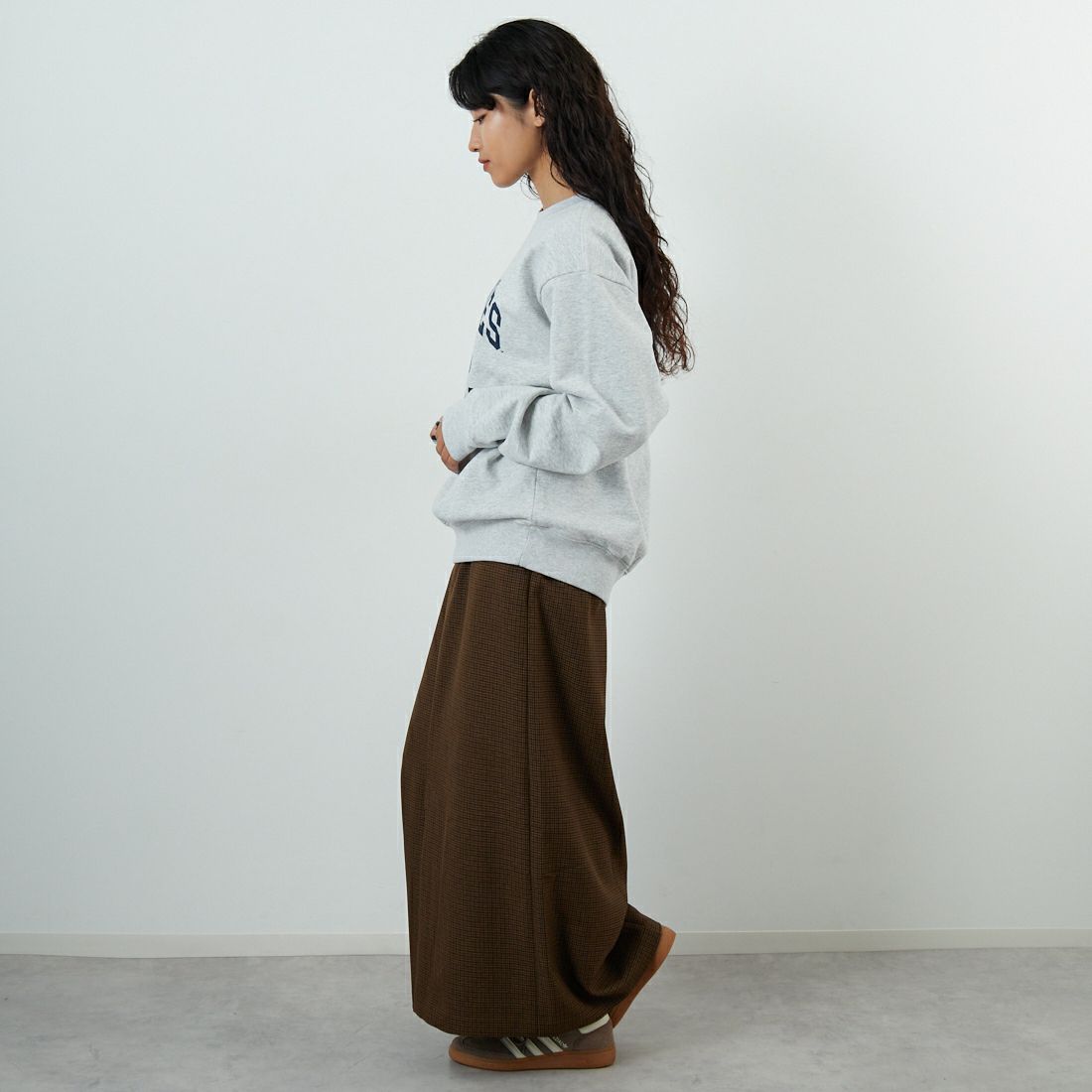 Sporty&Rich [スポーティアンドリッチ] NY アイビークルーネックスウェット [ST071623660] H.GRAY &&モデル身長：162cm 着用サイズ：S&&