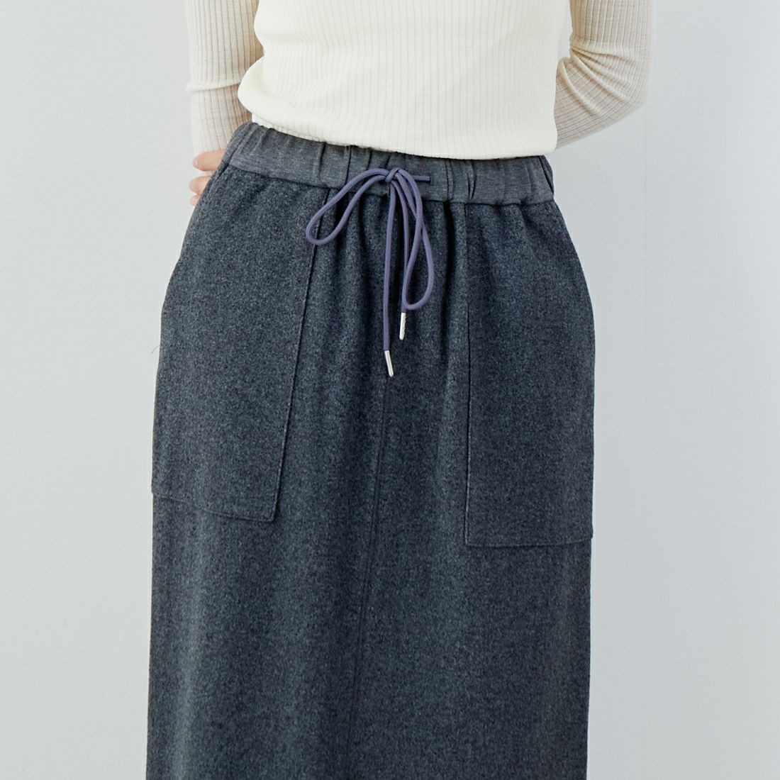 CHIGNON [シニヨン] ダブルフェイスジャージスカート [2855-212KK] CHARCOAL &&モデル身長：162cm 着用サイズ：F&&