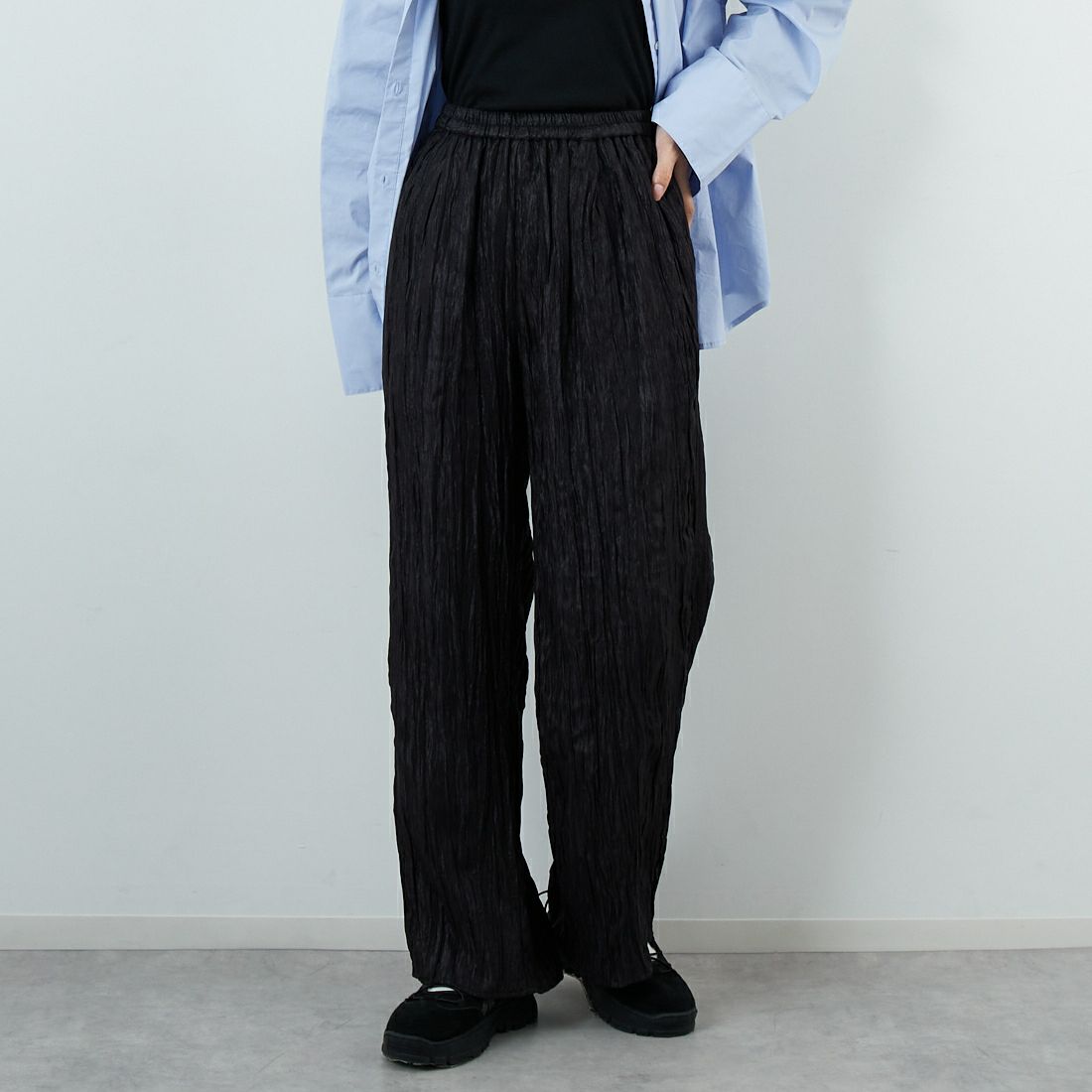 CHIGNON [シニヨン] シャイニーワッシャーパンツ [3655-264BZ] BLACK &&モデル身長：162cm 着用サイズ：F&&