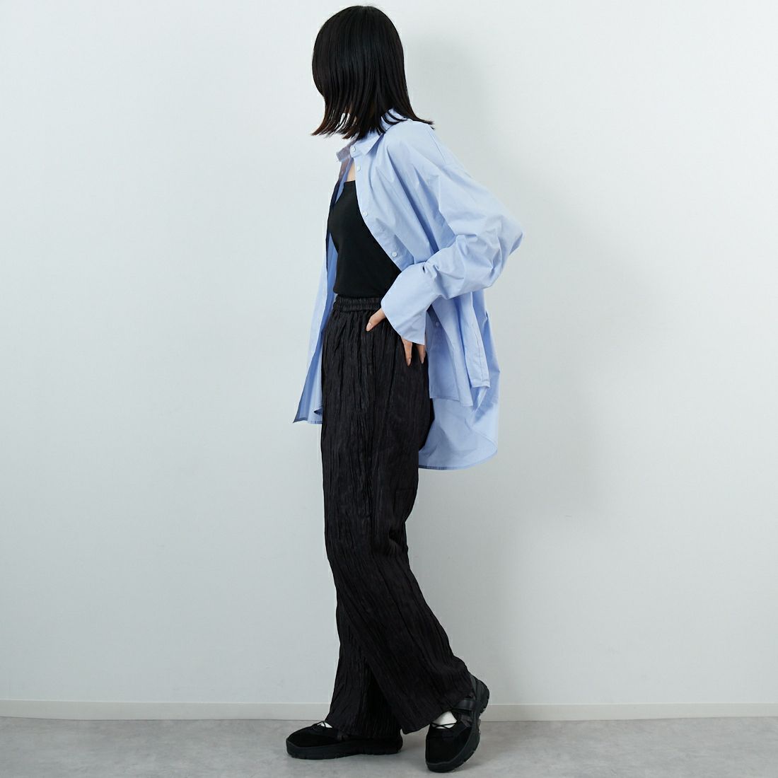 CHIGNON [シニヨン] シャイニーワッシャーパンツ [3655-264BZ] BLACK &&モデル身長：162cm 着用サイズ：F&&