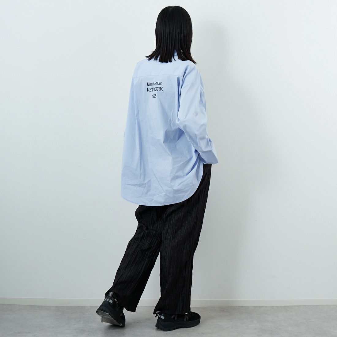 CHIGNON [シニヨン] シャイニーワッシャーパンツ [3655-264BZ] BLACK &&モデル身長：162cm 着用サイズ：F&&