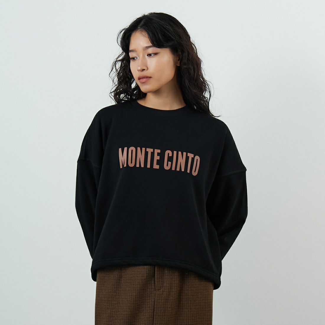 CLOCHE [クロシェ] 裏起毛リバーシブルロゴスウェット [55285703] ﾌﾞﾗｯｸ &&モデル身長：162cm 着用サイズ：2&&