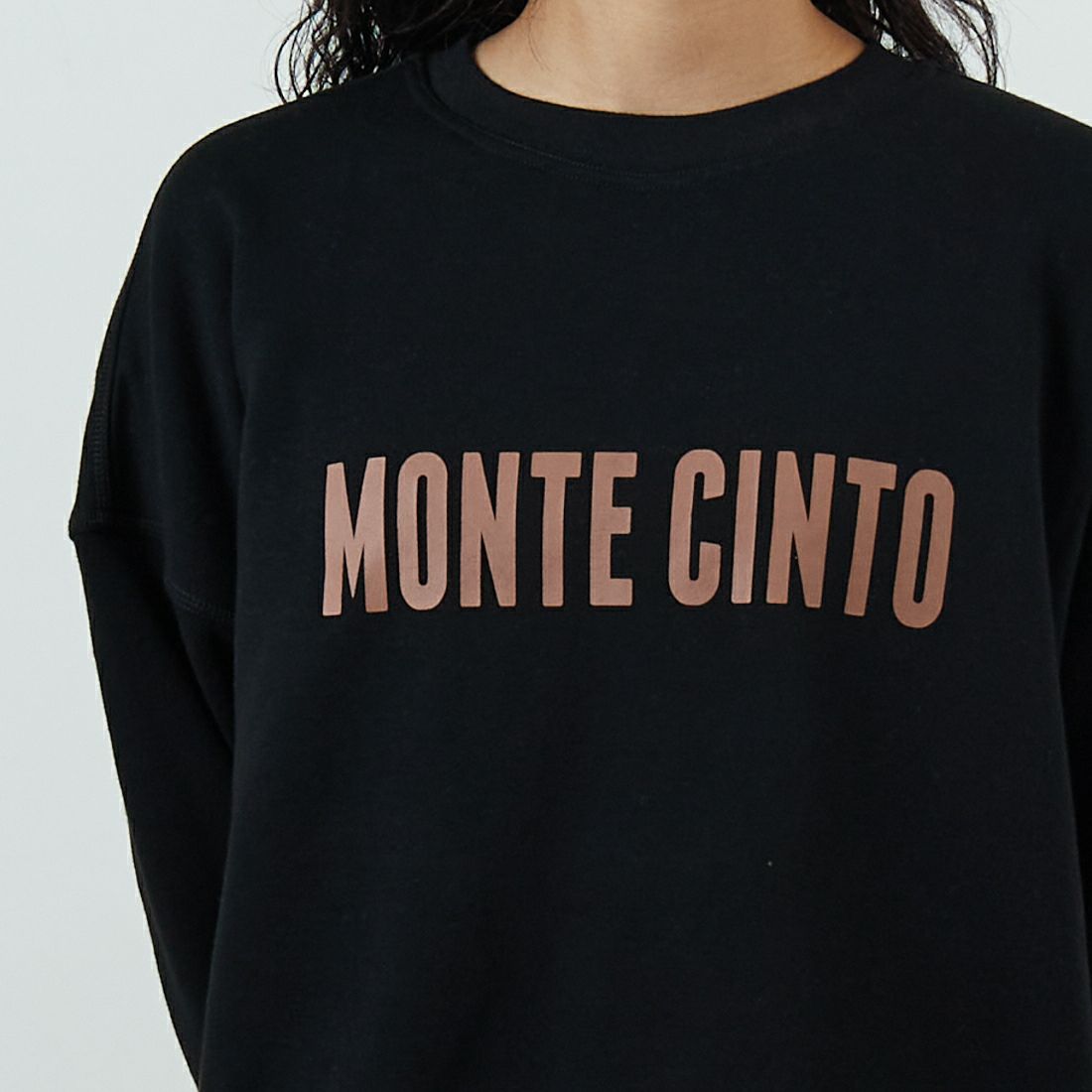 CLOCHE [クロシェ] 裏起毛リバーシブルロゴスウェット [55285703] ﾌﾞﾗｯｸ &&モデル身長：162cm 着用サイズ：2&&