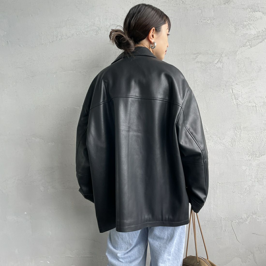 Jeans Factory Clothes [ジーンズファクトリークローズ] スリーブデザイン フェイクレザージャケット [25478-HN] BLACK &&モデル身長：150cm 着用サイズ：F&&