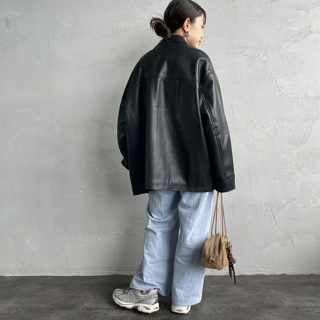 Jeans Factory Clothes [ジーンズファクトリークローズ] スリーブデザイン フェイクレザージャケット [25478-HN] BLACK &&モデル身長：150cm 着用サイズ：F&&
